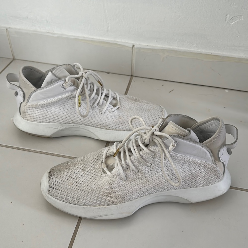 Adidas men’s size 10.5 White CG4819 Running Basketball Gym Workout Sneakers